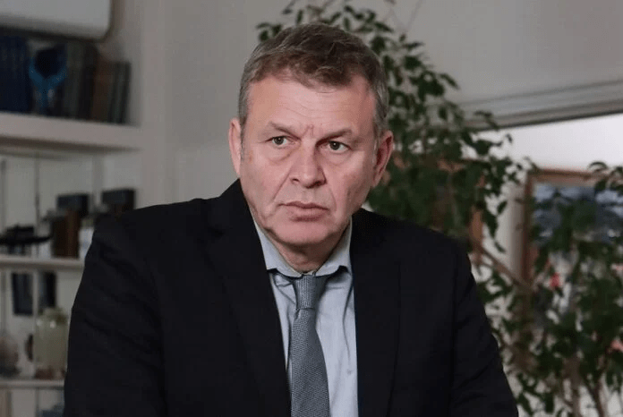 Γκλέτσος: Μαζεύει υπογραφές για την παραμονή&nbsp;Τσίπρα